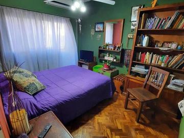 Departamento interno por escalera - 2 dormitorios - Frente a Plaza Lopez
