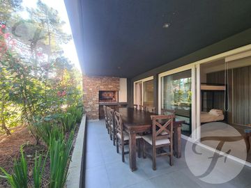 Venta en Renata Norte Pinamar I Departamento de dos dormitorios con cochera
