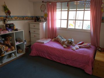 Duplex 4 ambientes, 3 dormitorios   playroom  jardín, cochera. - Olivos