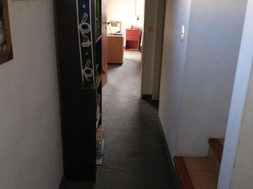 Duplex 4 ambientes, 3 dormitorios   playroom  jardín, cochera. - Olivos
