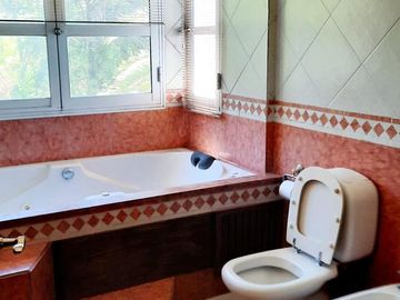 Santa Maria De Tigre | Venta | Casa de 4 dorm en terreno arbolado y opción de amarra propia!