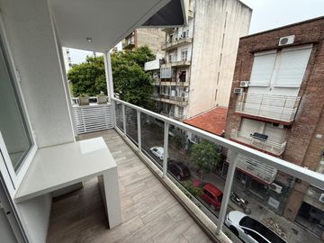 DEPARTAMENTO DE DOS DORMITORIOS VENTA PATIO EXCLUSIVO CENTRO ROSARIO