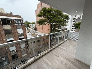 DEPARTAMENTO DE DOS DORMITORIOS VENTA PATIO EXCLUSIVO CENTRO ROSARIO