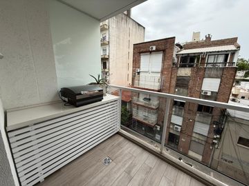DEPARTAMENTO DE DOS DORMITORIOS VENTA PATIO EXCLUSIVO CENTRO ROSARIO