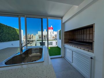 DEPARTAMENTO DE DOS DORMITORIOS VENTA PATIO EXCLUSIVO CENTRO ROSARIO