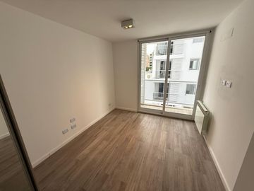 DEPARTAMENTO DE DOS DORMITORIOS VENTA PATIO EXCLUSIVO CENTRO ROSARIO