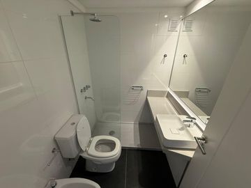 DEPARTAMENTO DE DOS DORMITORIOS VENTA PATIO EXCLUSIVO CENTRO ROSARIO