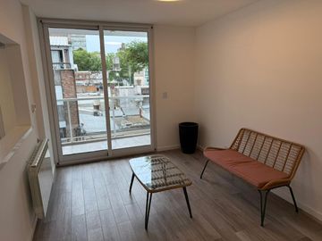 DEPARTAMENTO DE DOS DORMITORIOS VENTA PATIO EXCLUSIVO CENTRO ROSARIO
