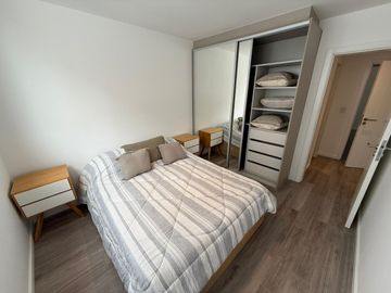 DEPARTAMENTO DE DOS DORMITORIOS VENTA PATIO EXCLUSIVO CENTRO ROSARIO