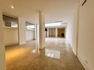 DEPARTAMENTO DE DOS DORMITORIOS VENTA PATIO EXCLUSIVO CENTRO ROSARIO
