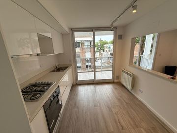 DEPARTAMENTO DE DOS DORMITORIOS VENTA PATIO EXCLUSIVO CENTRO ROSARIO
