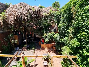Amplio PH con quincho, parrilla y hermoso jardín - Barracas