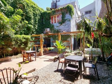 Amplio PH con quincho, parrilla y hermoso jardín - Barracas