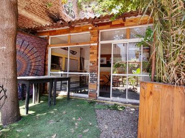 Amplio PH con quincho, parrilla y hermoso jardín - Barracas