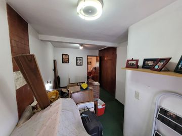 Excelente Chalet de estilo Californiano con Cochera, Patio, Quincho y Piscina.