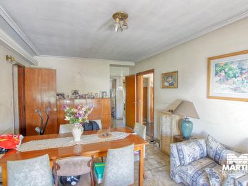 Casa multifamiliar con dos locales - San Isidro
