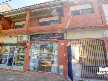 Casa multifamiliar con dos locales - San Isidro