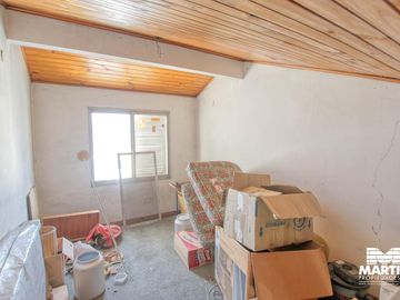Casa multifamiliar con dos locales - San Isidro