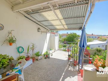 Casa multifamiliar con dos locales - San Isidro