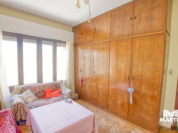 Casa multifamiliar con dos locales - San Isidro