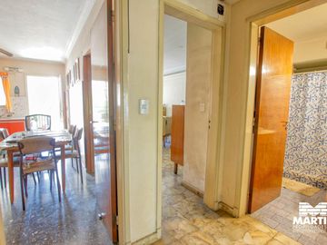 Casa multifamiliar con dos locales - San Isidro