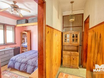 Casa multifamiliar con dos locales - San Isidro