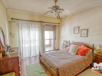Casa multifamiliar con dos locales - San Isidro