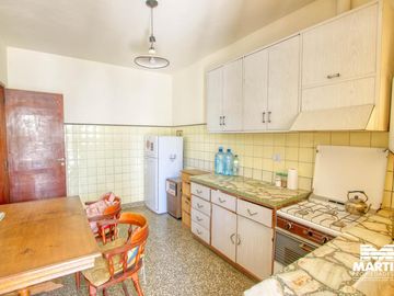 Casa multifamiliar con dos locales - San Isidro