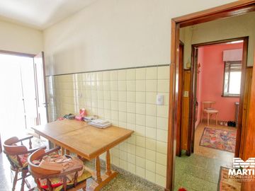 Casa multifamiliar con dos locales - San Isidro
