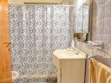 Casa multifamiliar con dos locales - San Isidro