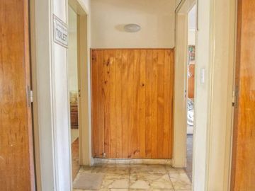 Casa multifamiliar con dos locales - San Isidro