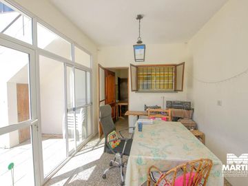 Casa multifamiliar con dos locales - San Isidro