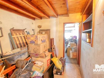 Casa multifamiliar con dos locales - San Isidro