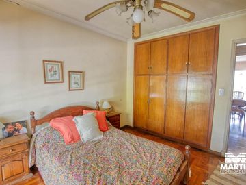 Casa multifamiliar con dos locales - San Isidro
