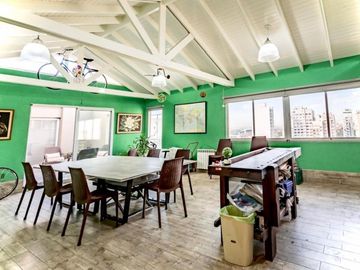 Piso de 4 ambientes con doble cochera  y quincho propio en Banfield Este
