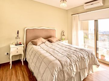 Piso de 4 ambientes con doble cochera  y quincho propio en Banfield Este