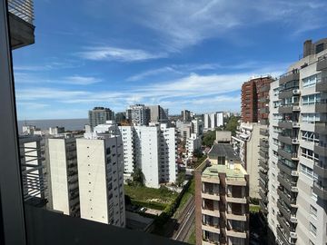 Departamento en venta en Olivos, con espectacular vista 360°, cochera, full amenities.
