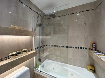 Departamento en venta en Olivos, con espectacular vista 360°, cochera, full amenities.