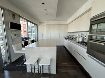Departamento en venta en Olivos, con espectacular vista 360°, cochera, full amenities.