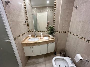 Departamento en venta en Olivos, con espectacular vista 360°, cochera, full amenities.