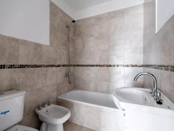 Departamento en venta - 1 Dormitorio 2 Baños - 52Mts2 - Adrogué