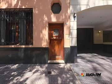 PH 4 ambientes al frente con garage, patio y terraza en Villa Urquiza. Sin expensas-Unico en su zona