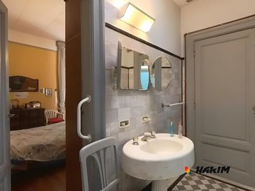 PH 4 ambientes al frente con garage, patio y terraza en Villa Urquiza. Sin expensas-Unico en su zona