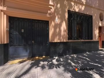 PH 4 ambientes al frente con garage, patio y terraza en Villa Urquiza. Sin expensas-Unico en su zona