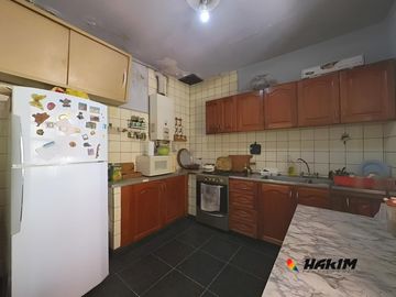 PH 4 ambientes al frente con garage, patio y terraza en Villa Urquiza. Sin expensas-Unico en su zona
