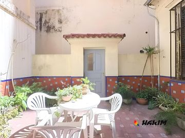 PH 4 ambientes al frente con garage, patio y terraza en Villa Urquiza. Sin expensas-Unico en su zona