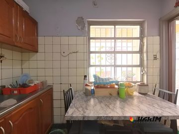 PH 4 ambientes al frente con garage, patio y terraza en Villa Urquiza. Sin expensas-Unico en su zona