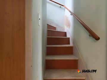 PH 4 ambientes al frente con garage, patio y terraza en Villa Urquiza. Sin expensas-Unico en su zona