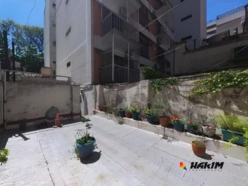 PH 4 ambientes al frente con garage, patio y terraza en Villa Urquiza. Sin expensas-Unico en su zona