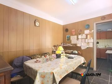PH 4 ambientes al frente con garage, patio y terraza en Villa Urquiza. Sin expensas-Unico en su zona